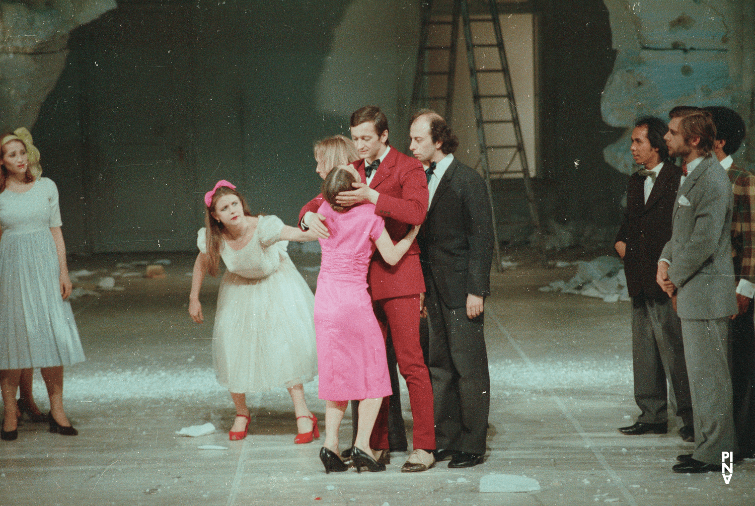 Photo de « Renate wandert aus (Renate quitte le pays) » de Pina Bausch