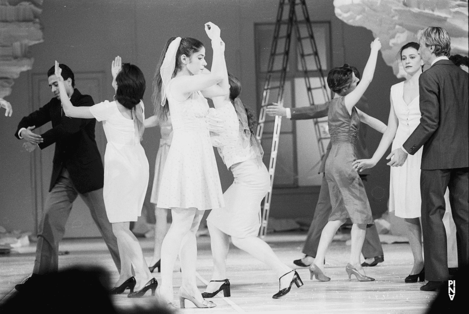 Photo de « Renate wandert aus (Renate quitte le pays) » de Pina Bausch