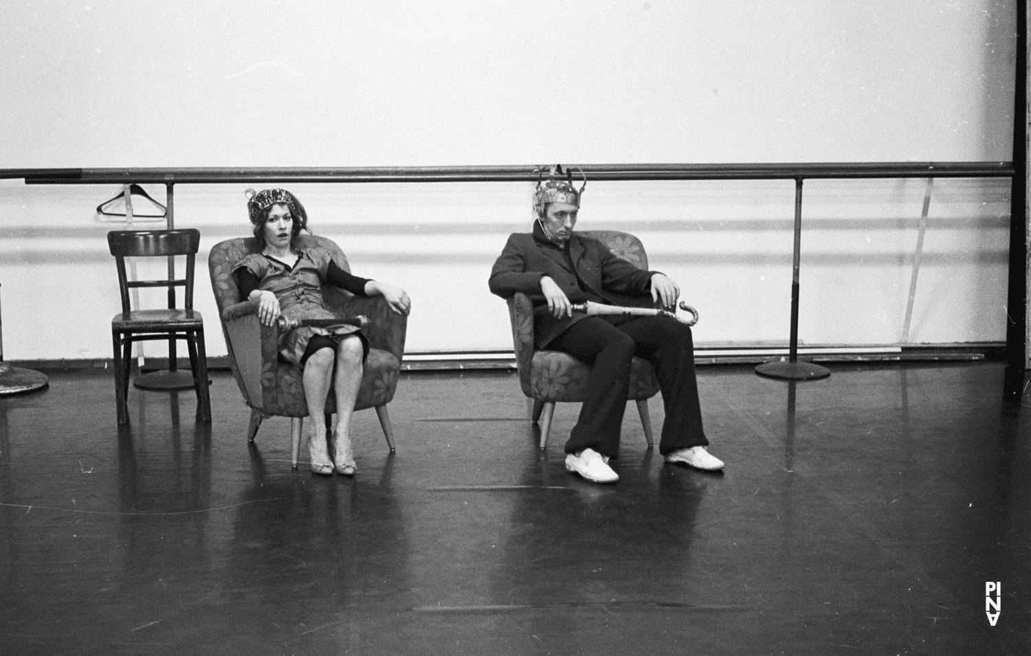 Vivienne Newport and Dominique Mercy in “Renate wandert aus (Renate Emigrates)” by Pina Bausch