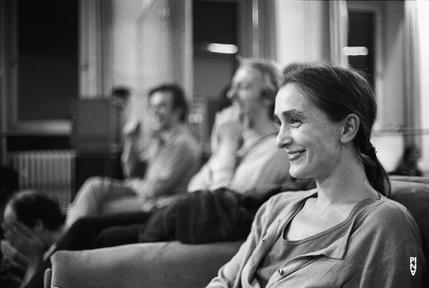 Pina Bausch in „Renate wandert aus“ von Pina Bausch