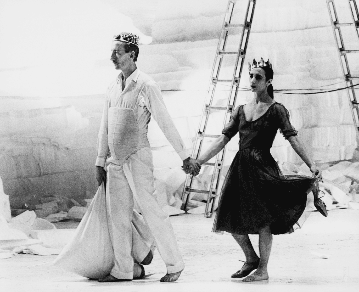 Dominique Mercy and Beatrice Libonati in “Renate wandert aus (Renate Emigrates)” by Pina Bausch