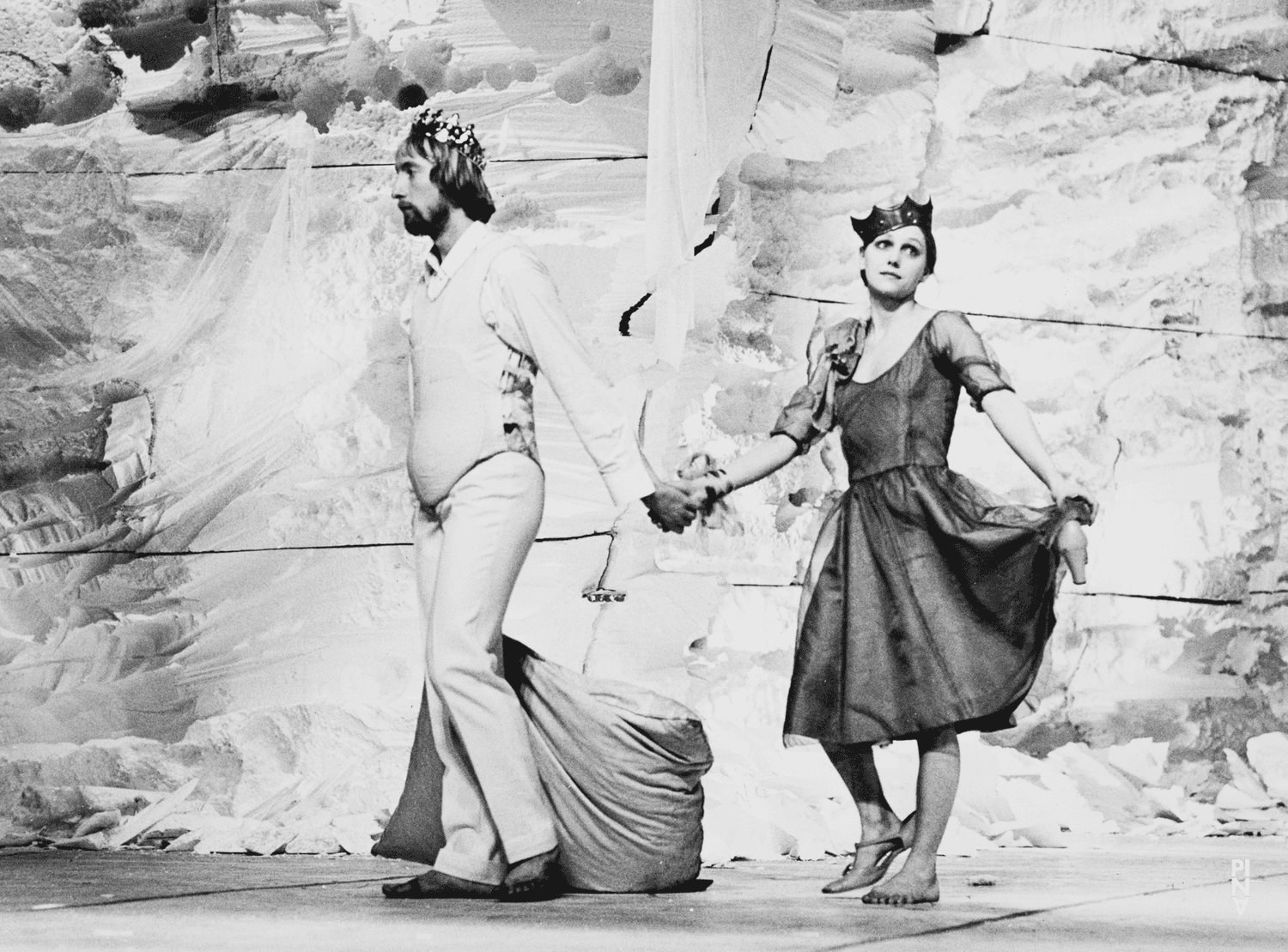 Dominique Mercy and Marlis Alt in “Renate wandert aus (Renate Emigrates)” by Pina Bausch