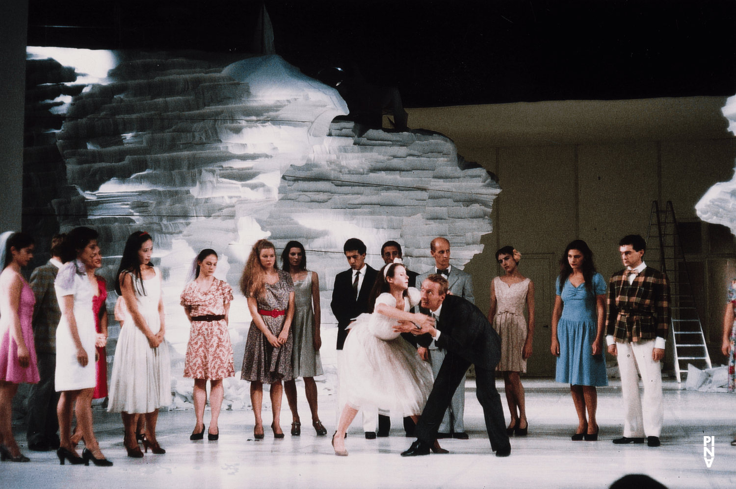 Photo de « Renate wandert aus (Renate quitte le pays) » de Pina Bausch