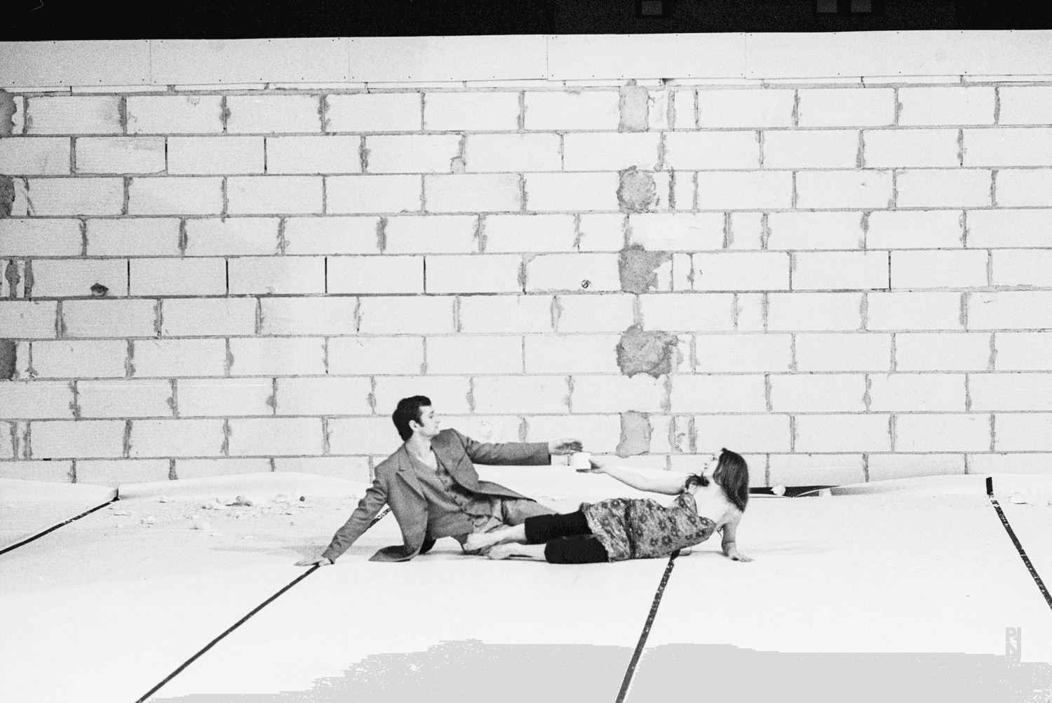 Vivienne Newport and Jan Minařík in “Renate wandert aus (Renate Emigrates)” by Pina Bausch