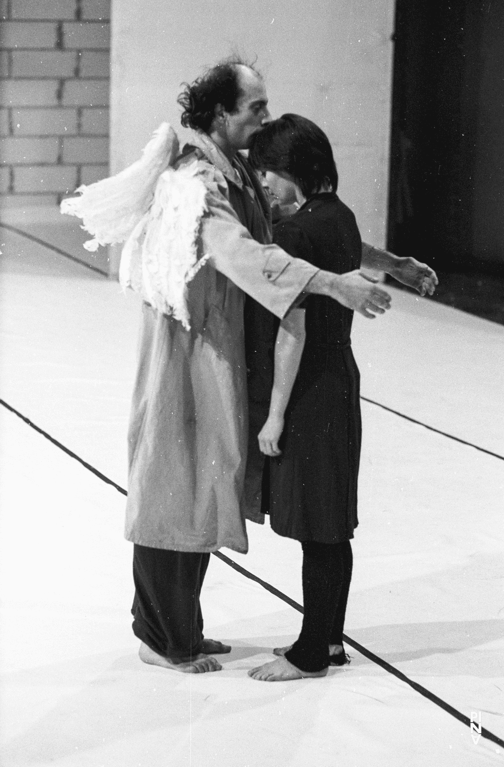 Anne Marie Benati et Jacques Patarozzi dans « Renate wandert aus (Renate quitte le pays) » de Pina Bausch au Lichtburg Wuppertal, saison 1977/78