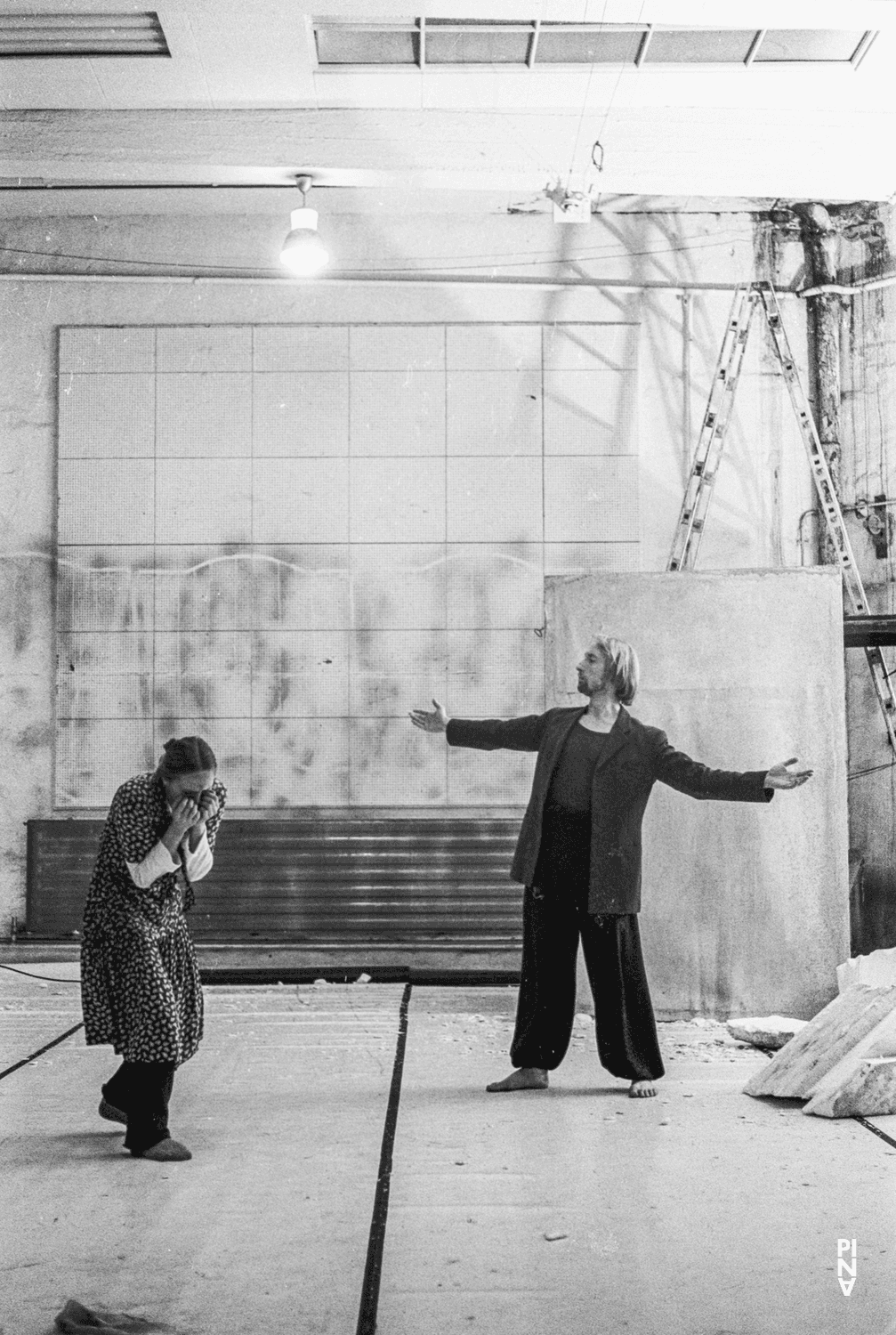 Marlis Alt und Dominique Mercy in „Renate wandert aus“ von Pina Bausch, Spielzeit 1977/78