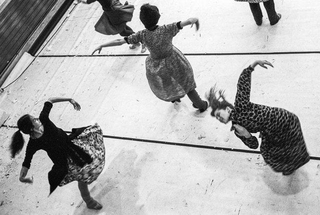 Barbara Passow-Diekamp dans « Renate wandert aus (Renate quitte le pays) » de Pina Bausch, saison 1977/78