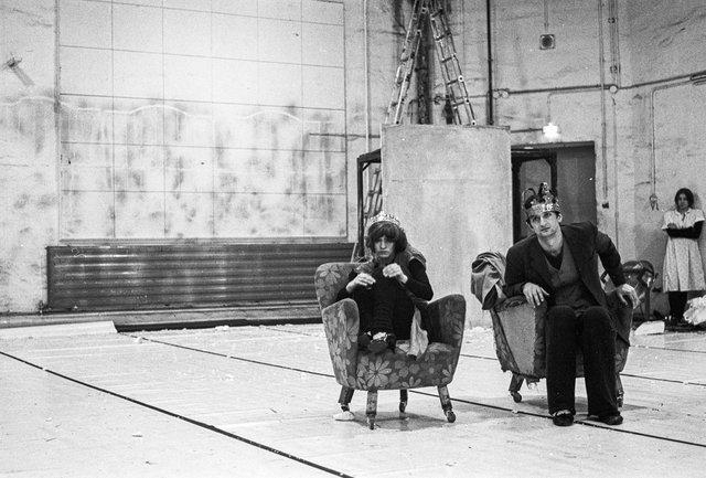 Jan Minařík, Vivienne Newport und Mari Di Lena in „Renate wandert aus“ von Pina Bausch, Spielzeit 1977/78
