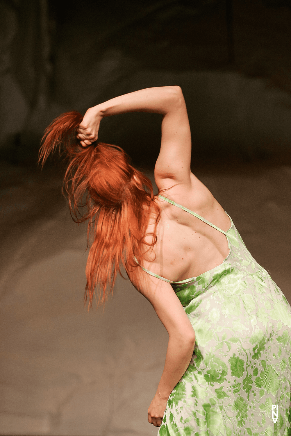 Anna Wehsarg in „Rough Cut“ von Pina Bausch mit Tanztheater Wuppertal im Schauspielhaus Wuppertal (Deutschland), 14. April 2005
