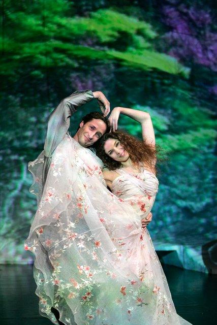 Franko Schmidt and Mélanie Maurin in “Rough Cut” by Pina Bausch with Tanztheater Wuppertal at Schauspielhaus Wuppertal (Germany), April 14, 2005