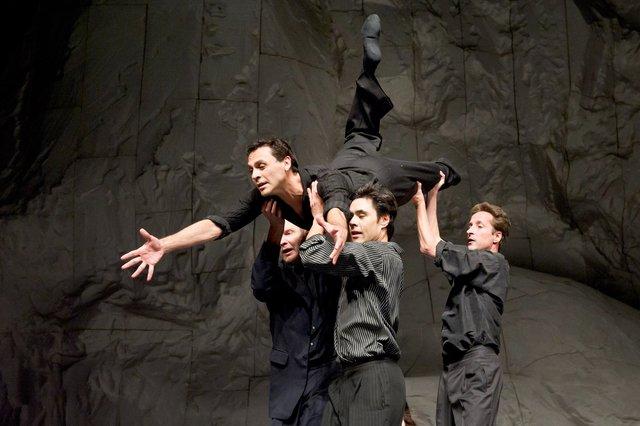 „Rough Cut“ von Pina Bausch mit Tanztheater Wuppertal im Opernhaus Wuppertal (Deutschland), 31. Januar 2013