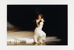 Mélanie Maurin in “Rough Cut” by Pina Bausch | Photo: Bettina Stöß
