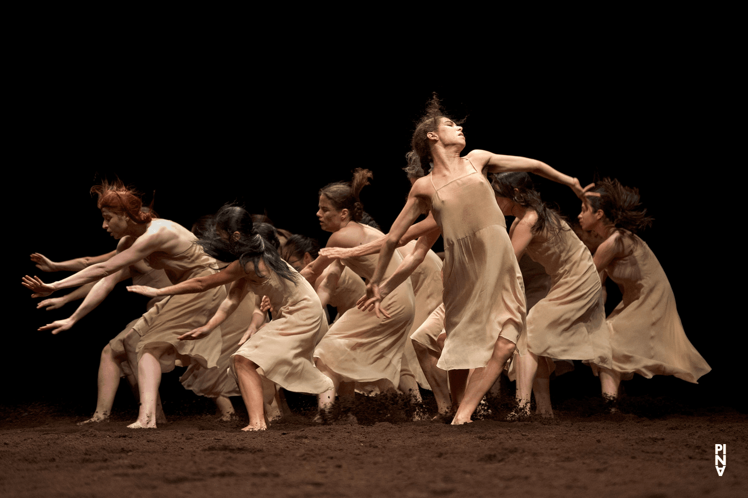 « Le Sacre du printemps » de Pina Bausch avec Tanztheater Wuppertal à l'Opernhaus Wuppertal (Allemagne), 5 octobre 2011