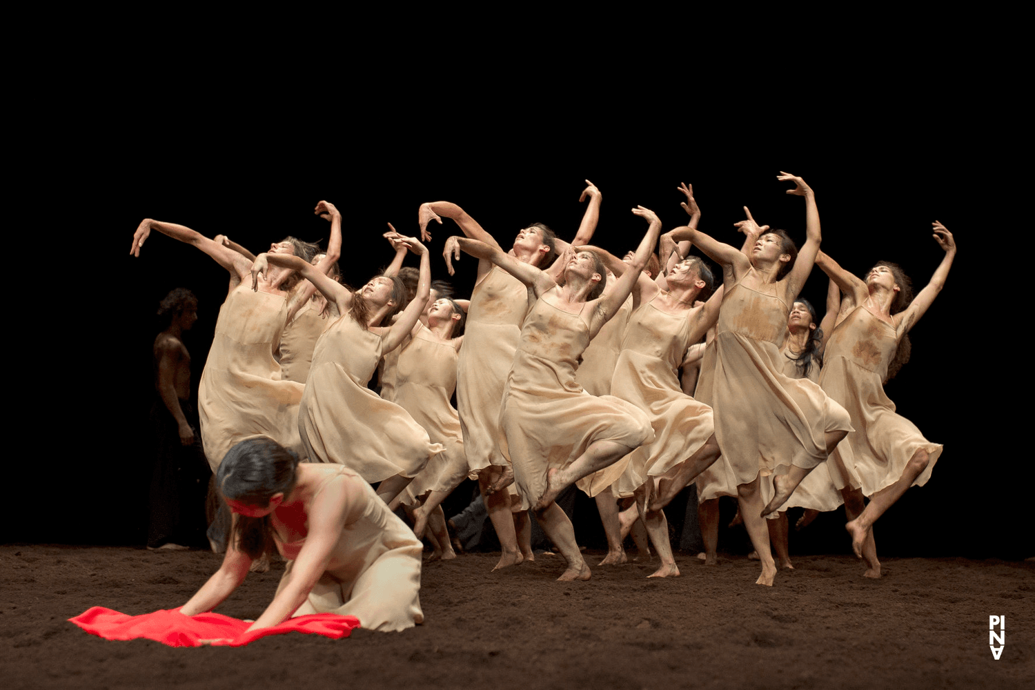 « Le Sacre du printemps » de Pina Bausch avec Tanztheater Wuppertal à l'Opernhaus Wuppertal (Allemagne), 5 octobre 2011