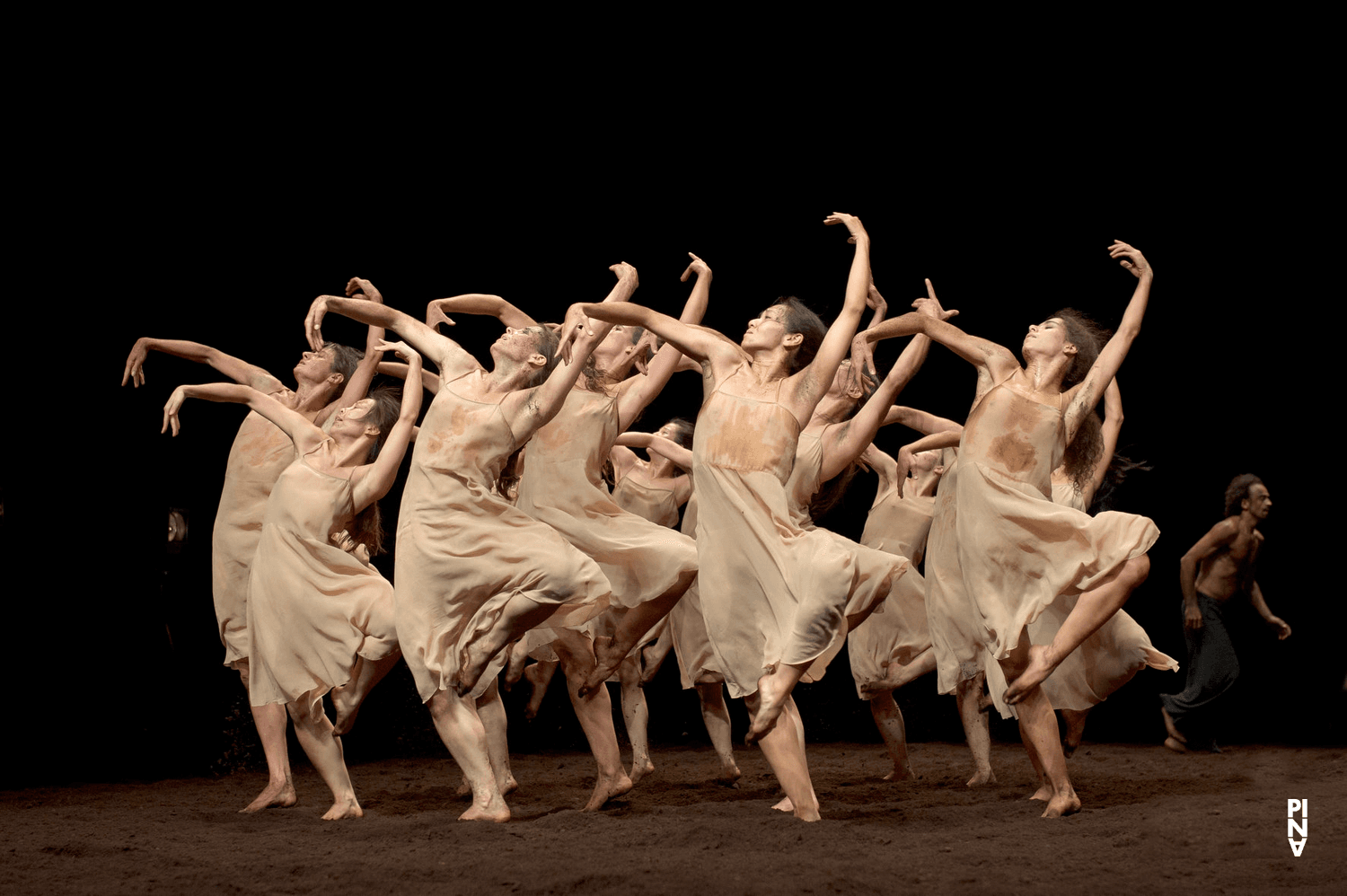 « Le Sacre du printemps » de Pina Bausch avec Tanztheater Wuppertal à l'Opernhaus Wuppertal (Allemagne), 5 octobre 2011