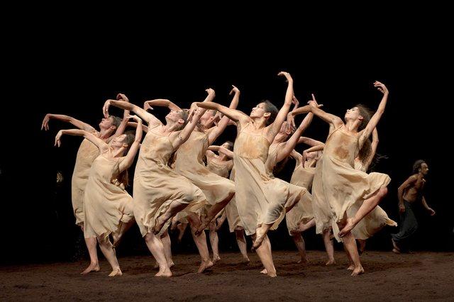 « Le Sacre du printemps » de Pina Bausch avec Tanztheater Wuppertal à l'Opernhaus Wuppertal (Allemagne), 5 octobre 2011