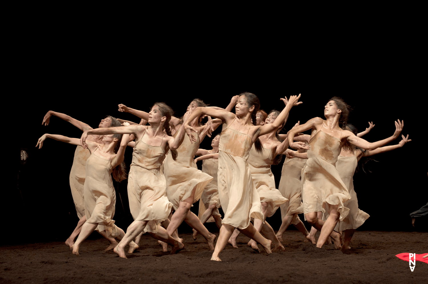 « Le Sacre du printemps » de Pina Bausch avec Tanztheater Wuppertal à l'Opernhaus Wuppertal (Allemagne), 5 octobre 2011
