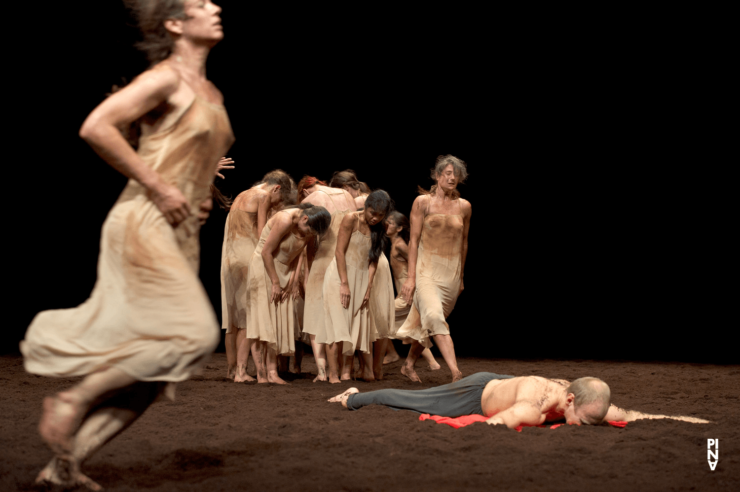 « Le Sacre du printemps » de Pina Bausch avec Tanztheater Wuppertal à l'Opernhaus Wuppertal (Allemagne), 5 octobre 2011