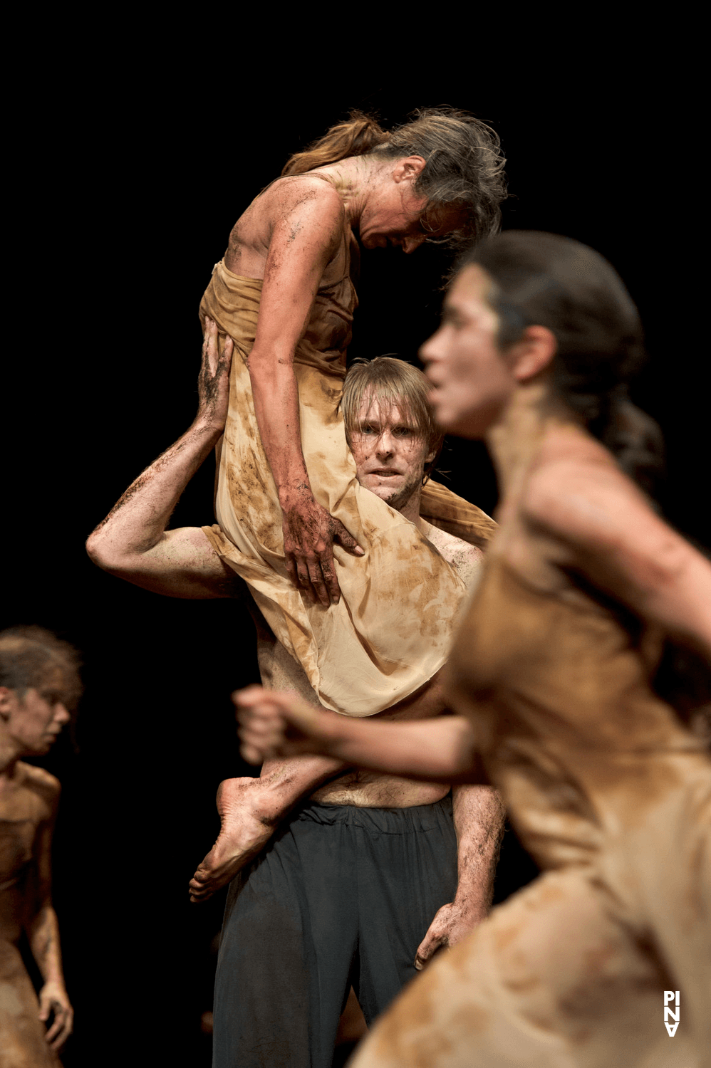 „Das Frühlingsopfer“ von Pina Bausch mit Tanztheater Wuppertal im Opernhaus Wuppertal (Deutschland), 5. Oktober 2011