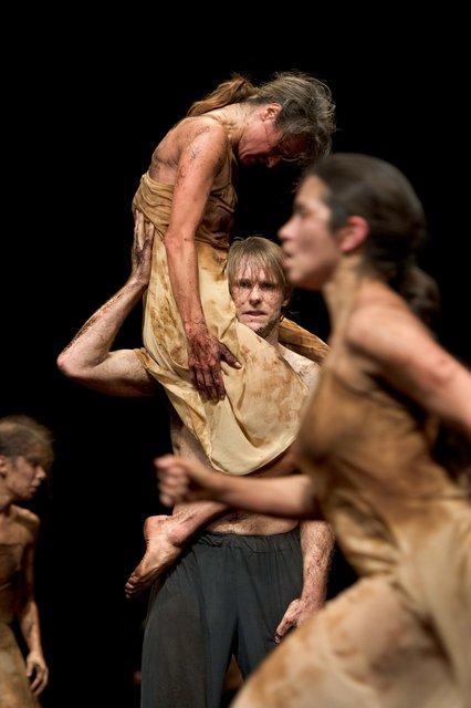 « Le Sacre du printemps » de Pina Bausch avec Tanztheater Wuppertal à l'Opernhaus Wuppertal (Allemagne), 5 octobre 2011