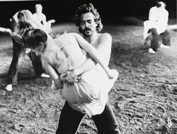Fernando Cortizo und Jacques Patarozzi in „Das Frühlingsopfer“ von Pina Bausch | Foto: Rolf Borzik © Pina Bausch Foundation, Rolf Borzik