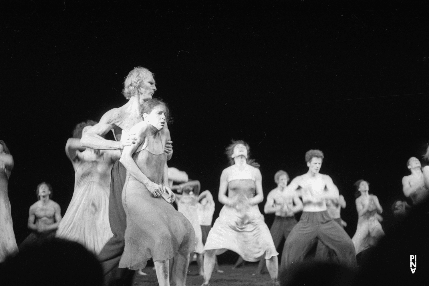Andrey Berezin, Ruth Amarante und Stephan Brinkmann in „Das Frühlingsopfer“ von Pina Bausch