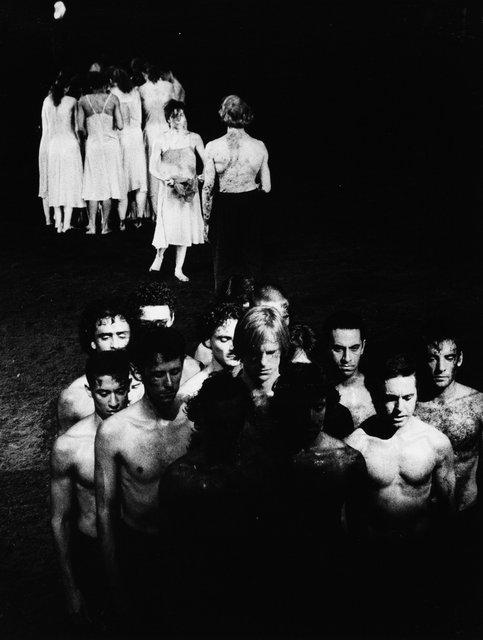 „Das Frühlingsopfer“ von Pina Bausch im Opernhaus Wuppertal, Spielzeit 1998/99
