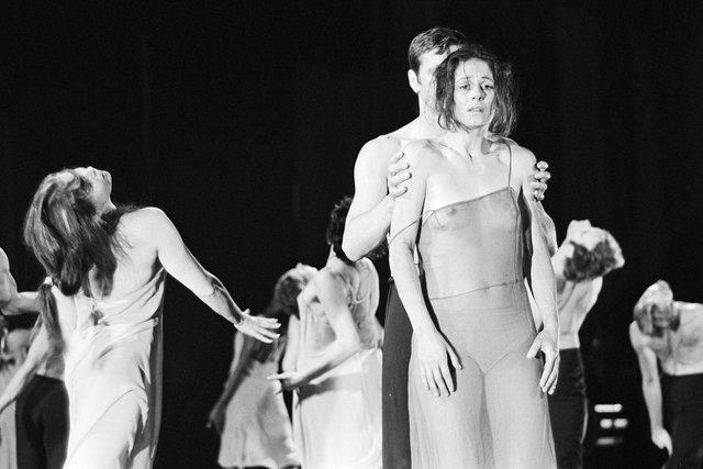 Malou Airaudo et Josephine Ann Endicott dans « Le Sacre du printemps » de Pina Bausch, saison 1978/79
