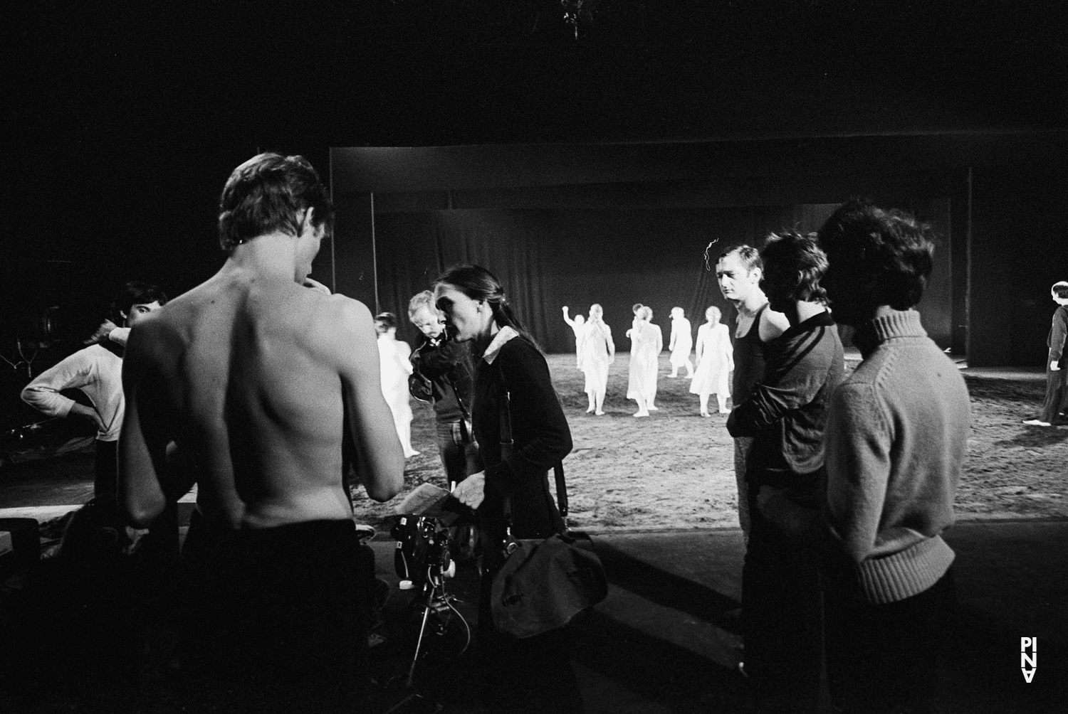 Lutz Förster, Pina Bausch und Jan Minařík in „Das Frühlingsopfer“ von Pina Bausch im Studio Hamburg, Spielzeit 1978/79