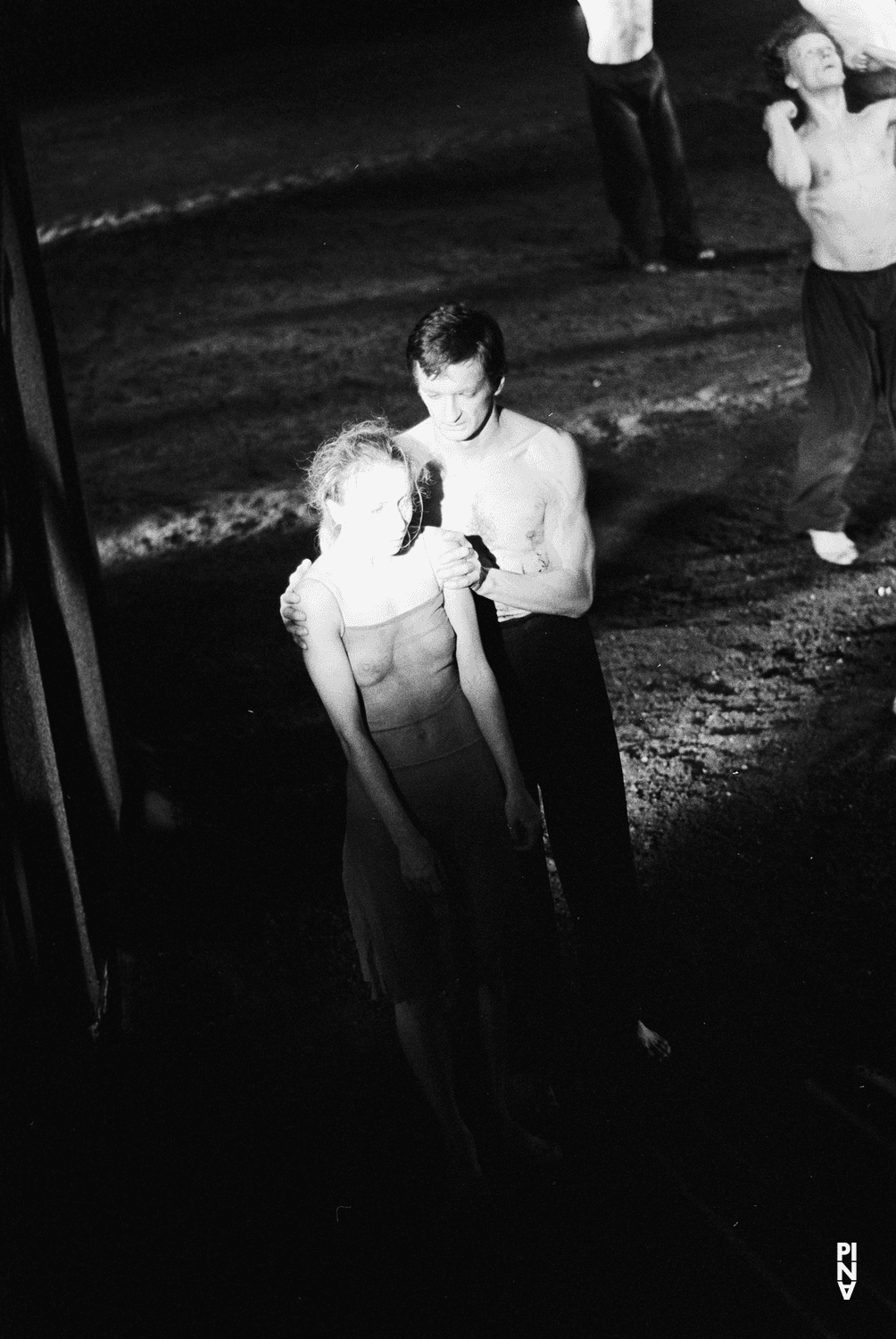 Monika Sagon, Jan Minařík und Heinz Samm in „Das Frühlingsopfer“ von Pina Bausch