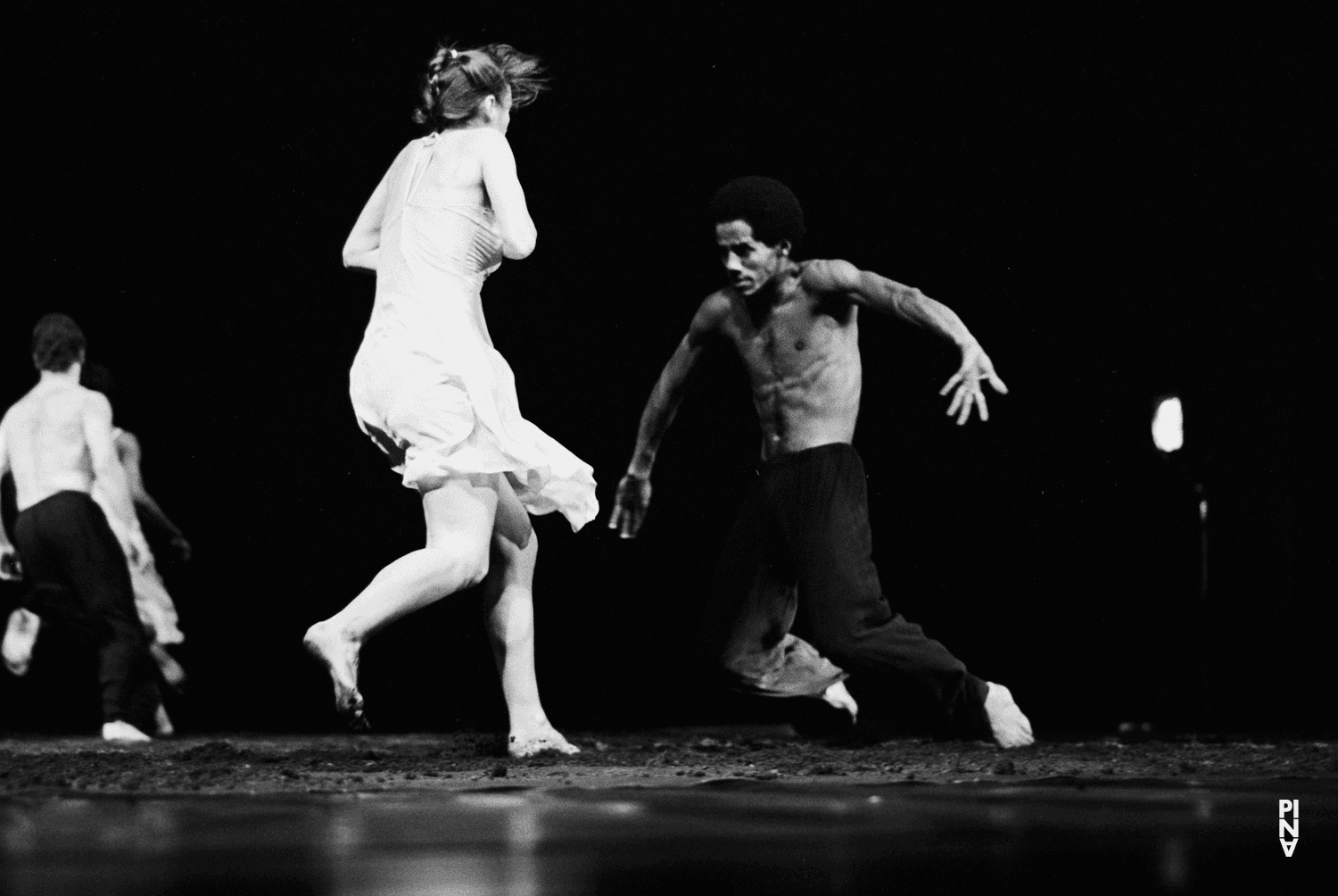 Arnaldo Alvarez in „Das Frühlingsopfer“ von Pina Bausch im FORUM Leverkusen, Spielzeit 1978/79