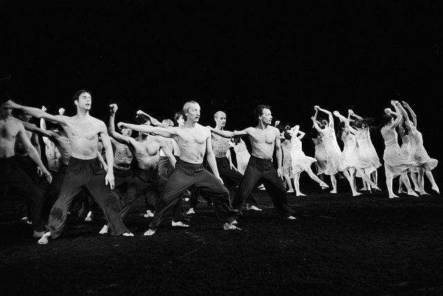 « Le Sacre du printemps » de Pina Bausch à l'Opernhaus Wuppertal, saison 1981/82