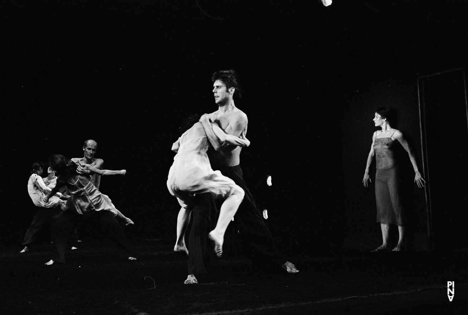 Ed Kortlandt, Jakob Haahr Andersen und Malou Airaudo in „Das Frühlingsopfer“ von Pina Bausch im Opernhaus Wuppertal, Spielzeit 1981/82