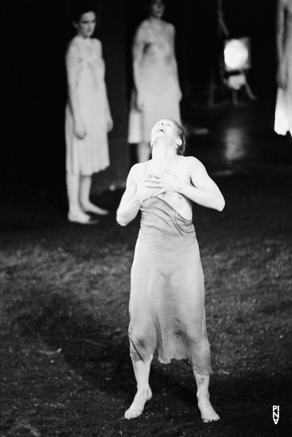 Malou Airaudo dans « Le Sacre du printemps » de Pina Bausch à l'Opernhaus Wuppertal, saison 1981/82