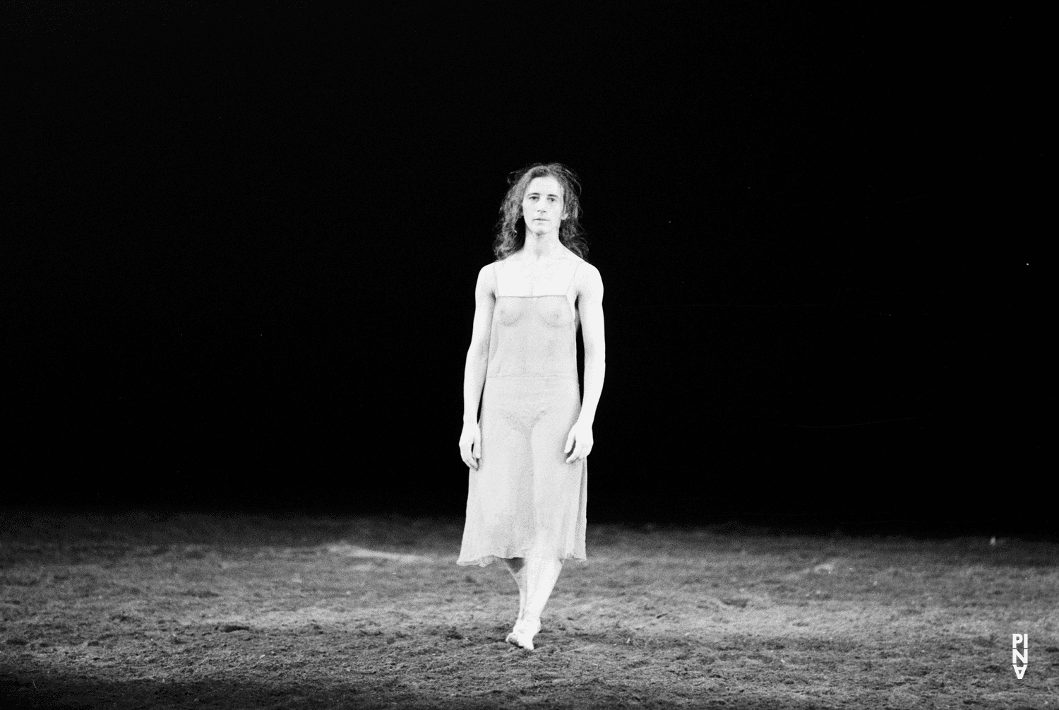 Beatrice Libonati in „Das Frühlingsopfer“ von Pina Bausch im Opernhaus Wuppertal, Spielzeit 1981/82
