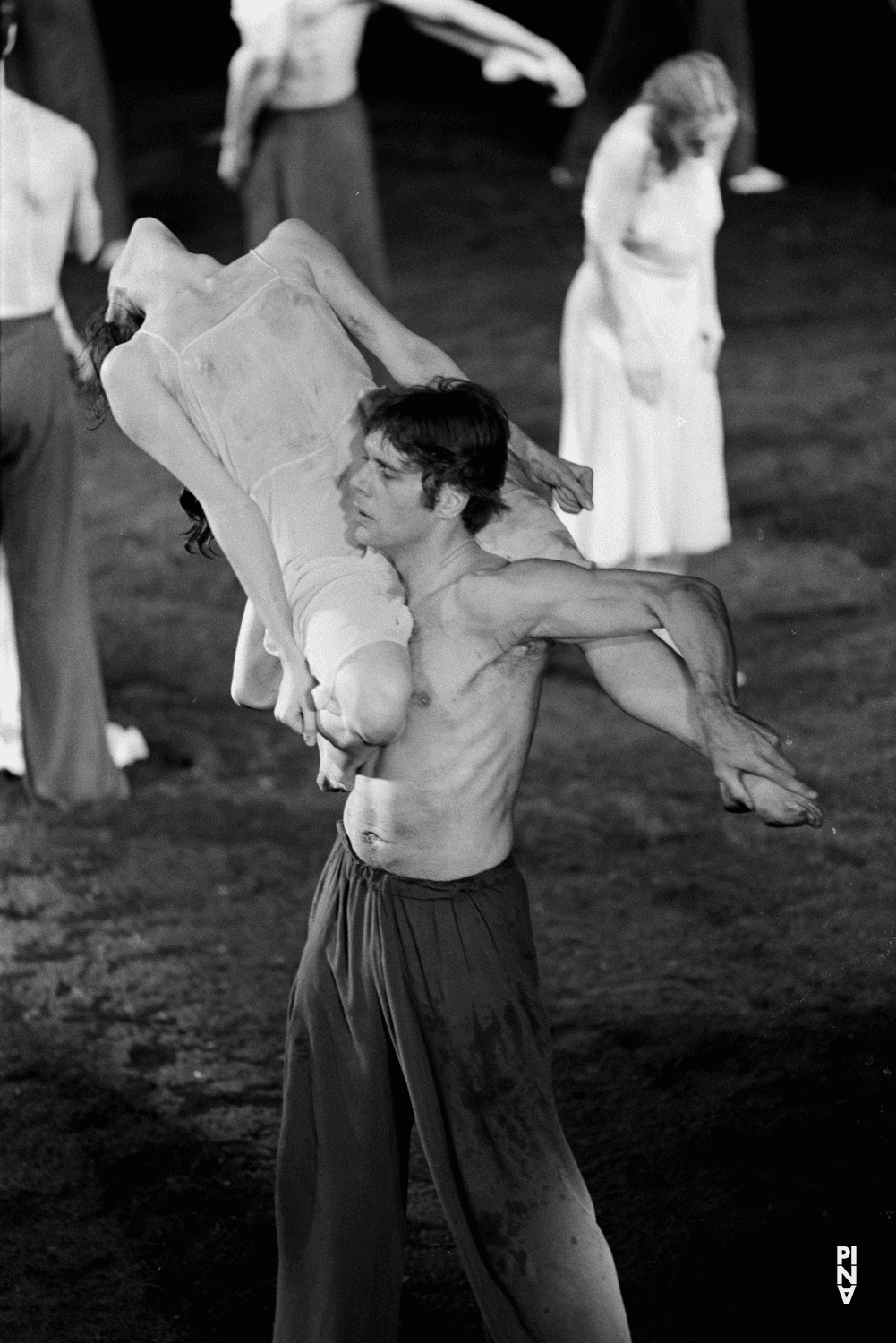 Ed Kortlandt in „Das Frühlingsopfer“ von Pina Bausch im Opernhaus Wuppertal, Spielzeit 1981/82