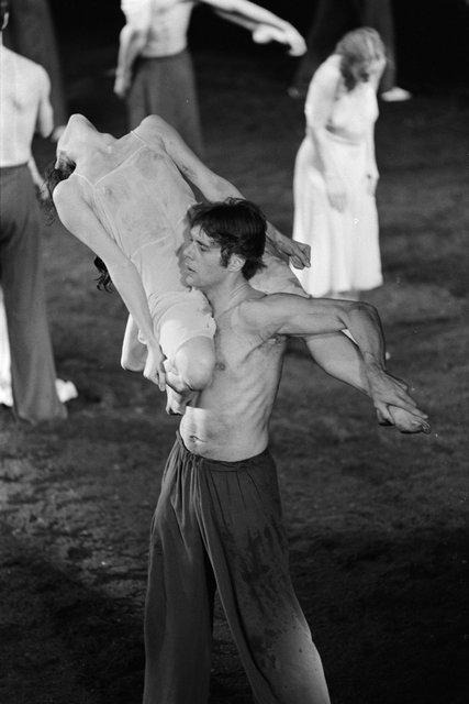 Ed Kortlandt in “The Rite of Spring” by Pina Bausch at Opernhaus Wuppertal, season 1981/82