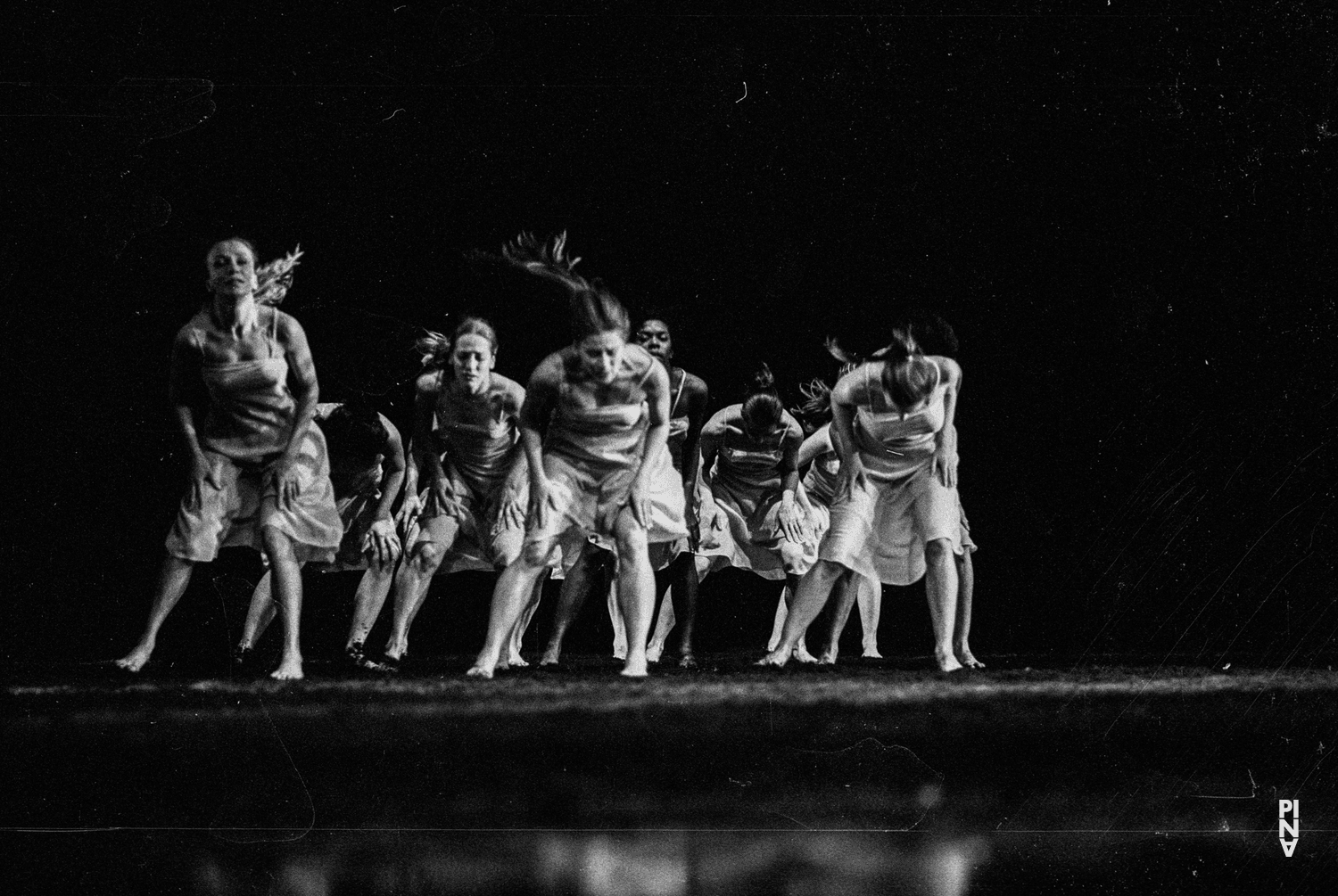 Monika Sagon, Vivienne Newport und Elisabeth Clarke in „Das Frühlingsopfer“ von Pina Bausch