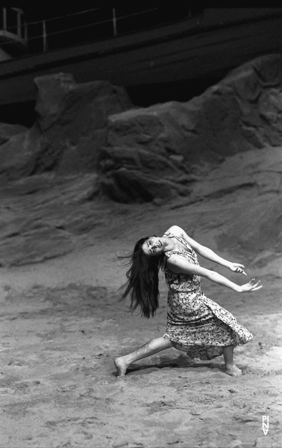 Ruth Amarante in „Das Stück mit dem Schiff“ von Pina Bausch mit Tanztheater Wuppertal im Théâtre de la Ville Paris (Frankreich), 6. April 1994
