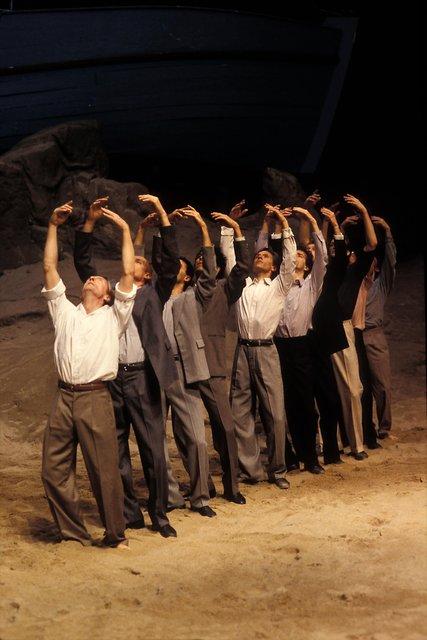 „Das Stück mit dem Schiff“ von Pina Bausch mit Tanztheater Wuppertal im Théâtre de la Ville Paris (Frankreich), 6. April 1994