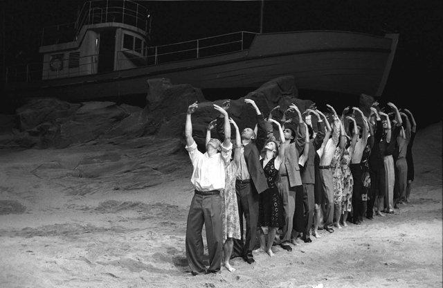 „Das Stück mit dem Schiff“ von Pina Bausch mit Tanztheater Wuppertal im Théâtre de la Ville Paris (Frankreich), 6. April 1994