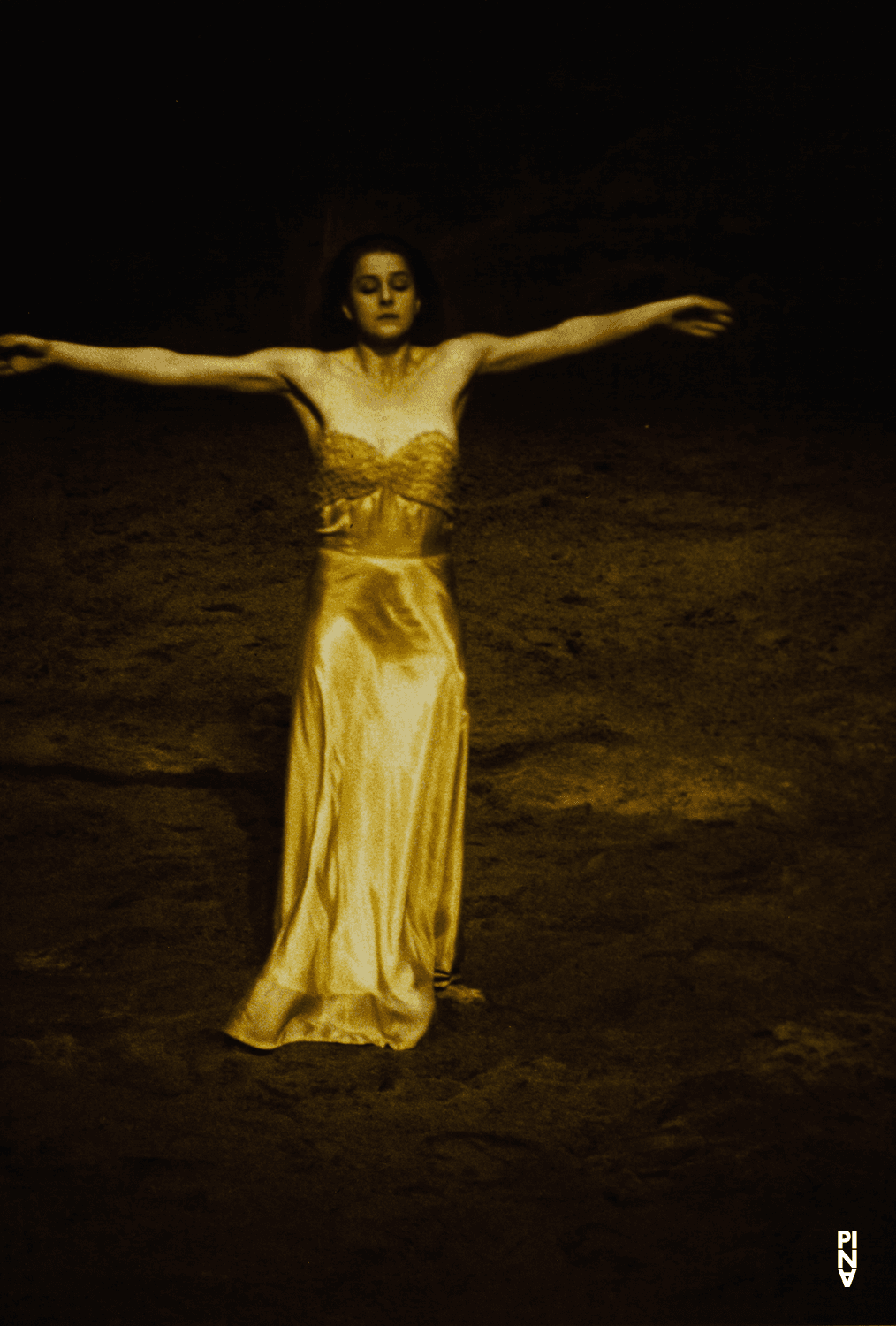 Barbara Kaufmann dans « Das Stück mit dem Schiff (La pièce au bateau) » de Pina Bausch
