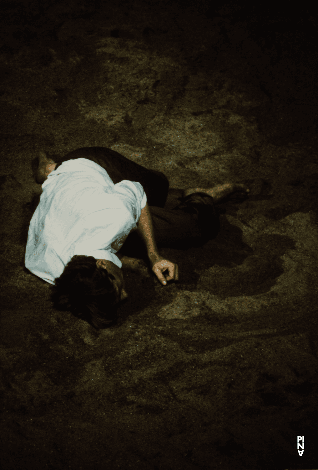 Dominique Mercy dans « Das Stück mit dem Schiff (La pièce au bateau) » de Pina Bausch