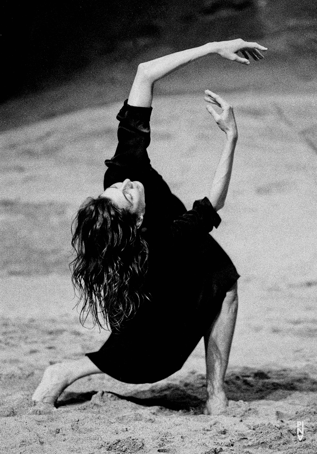 Héléna Pikon in “Das Stück mit dem Schiff (The Piece with the Ship)” by Pina Bausch