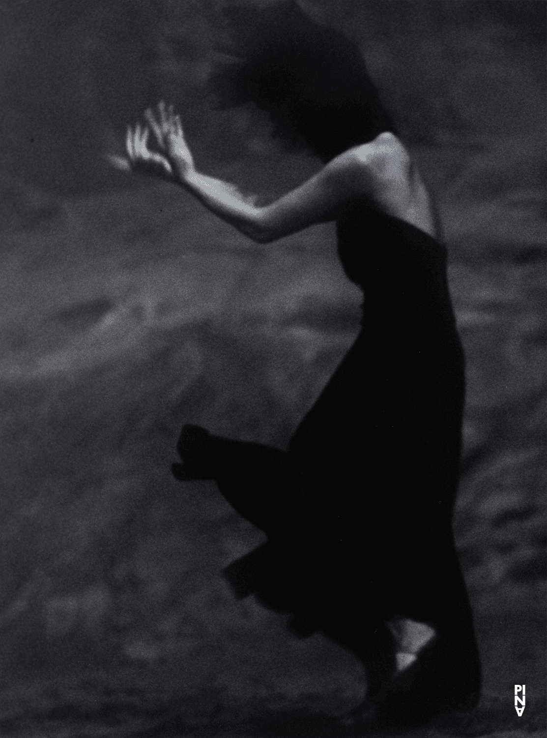 Mariko Aoyama dans « Das Stück mit dem Schiff (La pièce au bateau) » de Pina Bausch