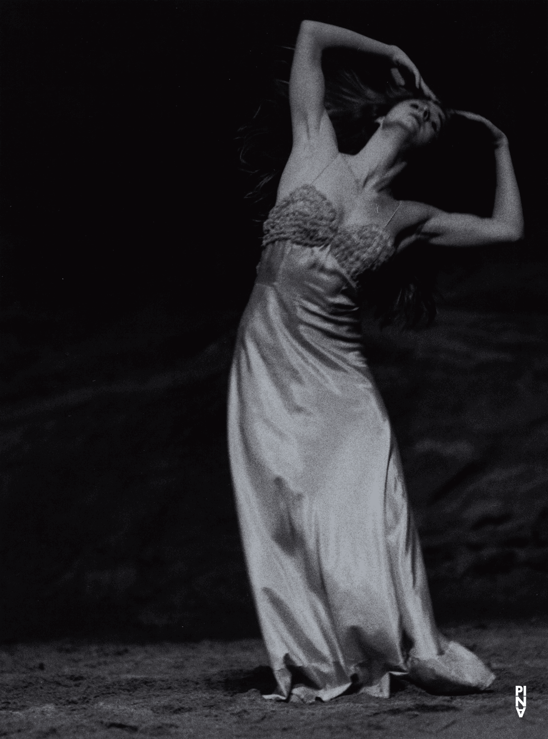 Barbara Kaufmann dans « Das Stück mit dem Schiff (La pièce au bateau) » de Pina Bausch
