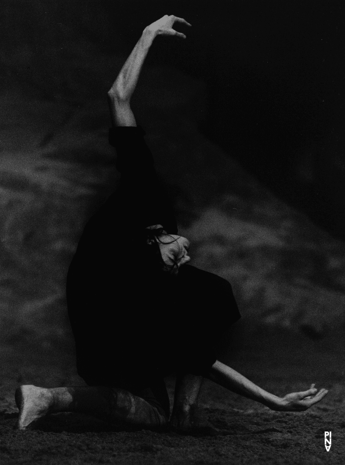 Héléna Pikon in “Das Stück mit dem Schiff (The Piece with the Ship)” by Pina Bausch