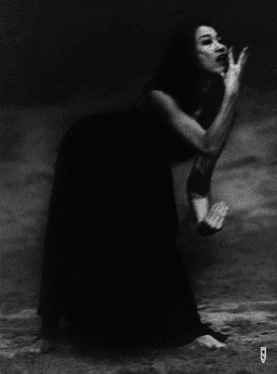Mariko Aoyama in „Das Stück mit dem Schiff“ von Pina Bausch | Foto: Detlef Erler