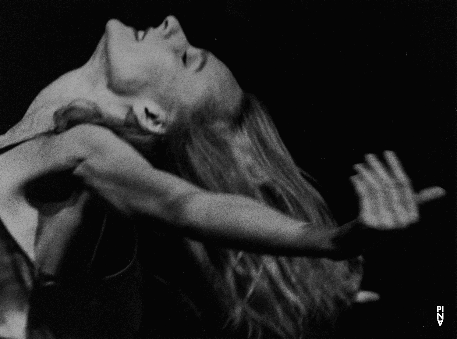 Julie Shanahan dans « Das Stück mit dem Schiff (La pièce au bateau) » de Pina Bausch