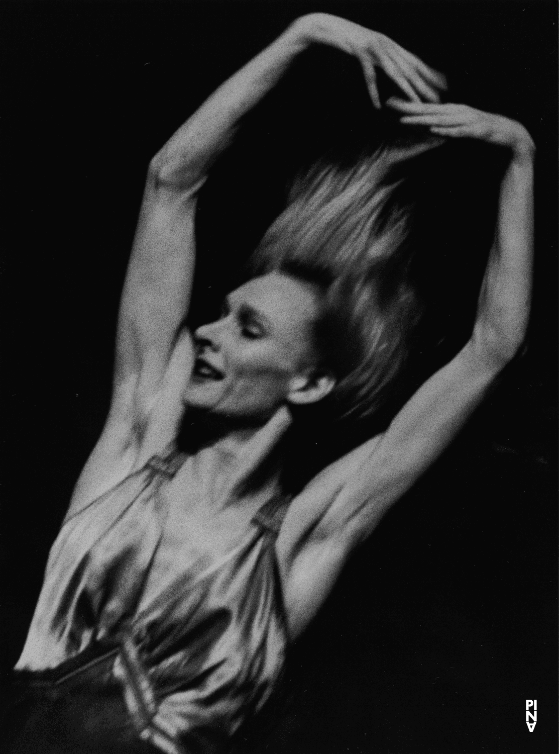 Julie Shanahan in “Das Stück mit dem Schiff (The Piece with the Ship)” by Pina Bausch